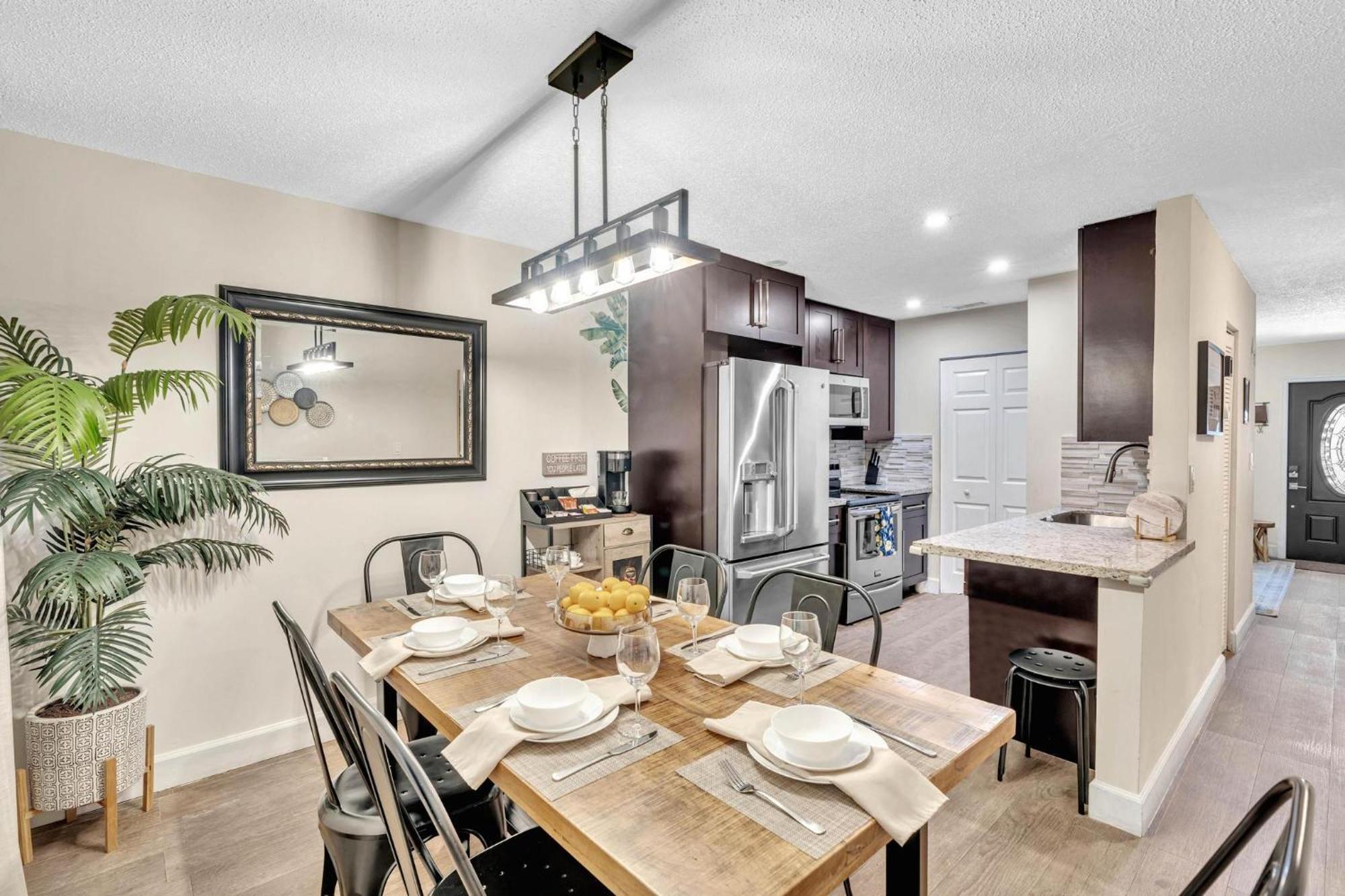 Estelo'S Place - Modern Townhouse With King Bed, Only 5 Min From The Airport! Miami Eksteriør bilde